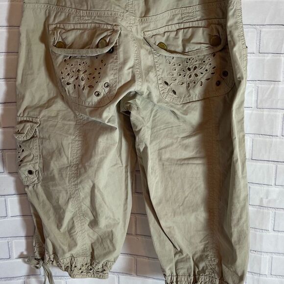 Anthro Hei Hei Khaki Eyelet Trim Capri Pan… - Picture 2 of 11